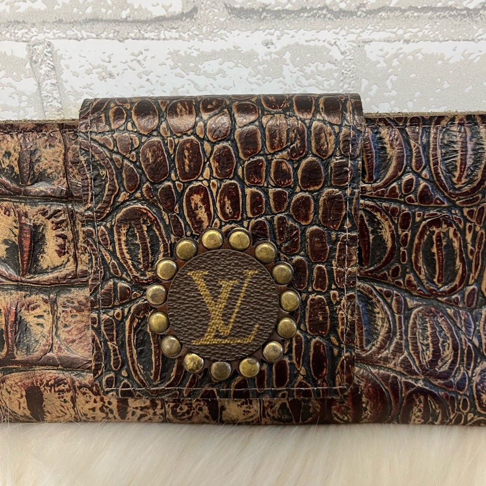 Keep It Gypsy Upcycled Croc Embossed Leather Large Wallet - Picture 2 of 8